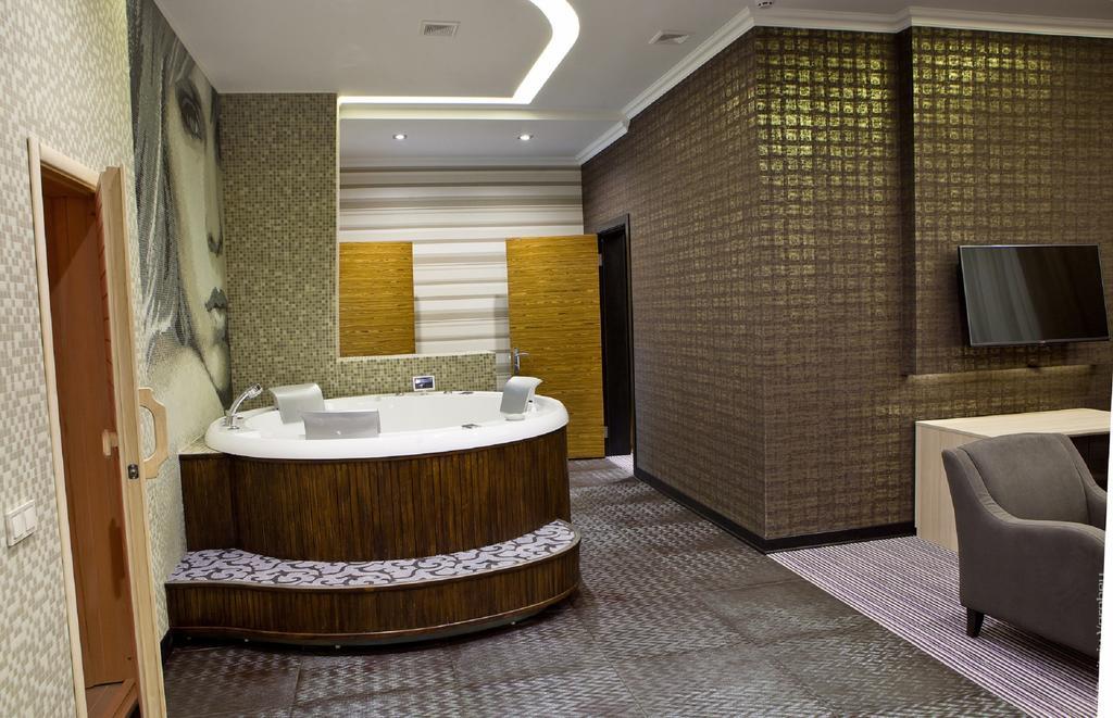Kiroff Hotel Kharkiv Extérieur photo