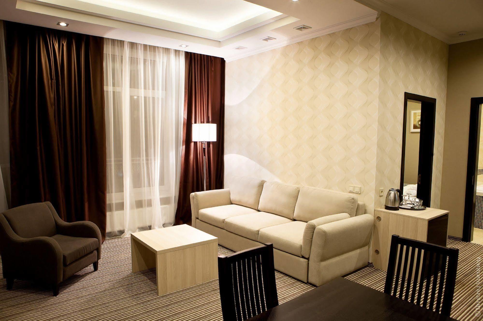 Kiroff Hotel Kharkiv Extérieur photo