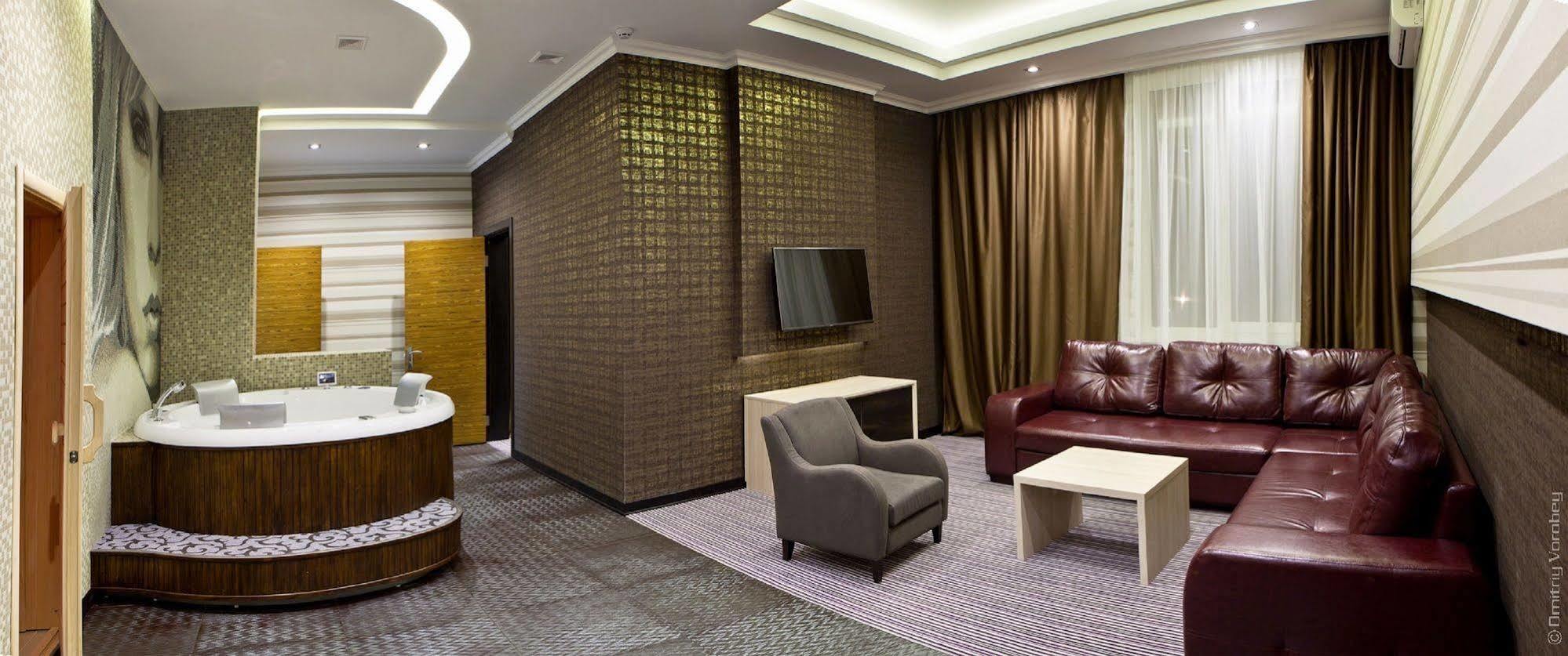 Kiroff Hotel Kharkiv Extérieur photo